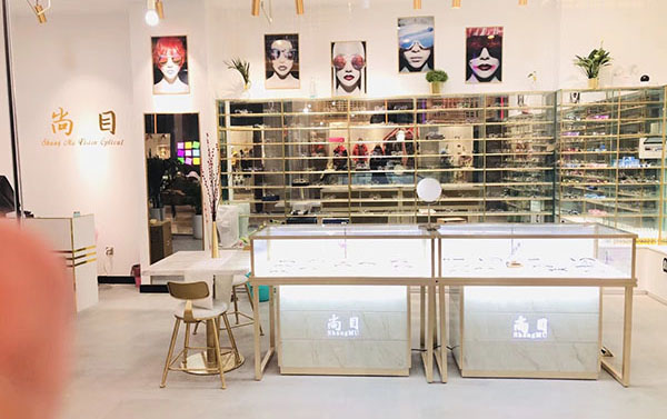 定制珠寶展示柜要到專業(yè)廠家，真是實惠